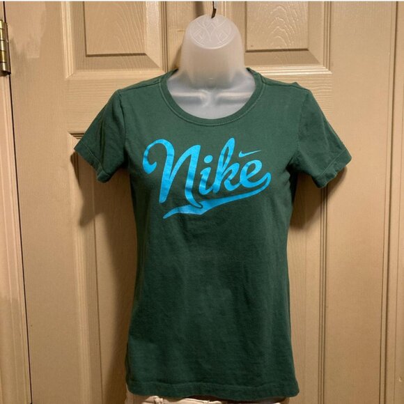 Nike Tops - EUC Small Green Slim Fit Nike Short sleeve Tee